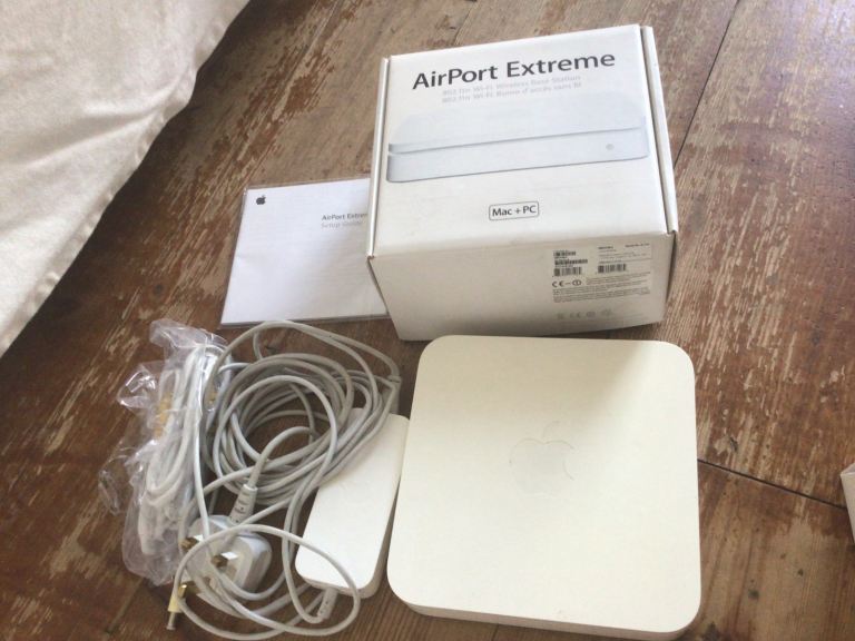  Apple Router / Airport Extreme / Model No. A1143 / Part No. MB053B/A   / Serial No. 6F7318TEYEW