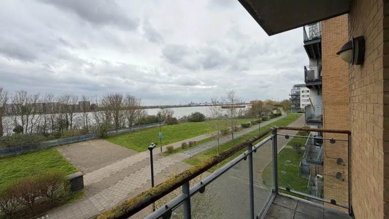 Penthouse Apartment TO LET- LONDON SE28