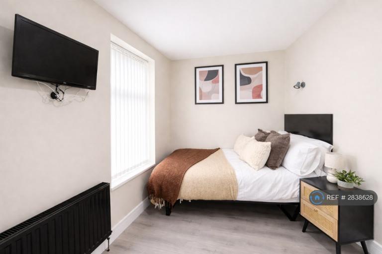 6 bedroom house in Halsbury Road, Liverpool, L6 (6 bed) (#2838628)