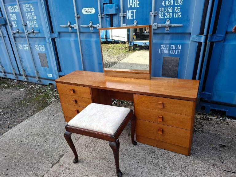 Retro style dressing table with stool 