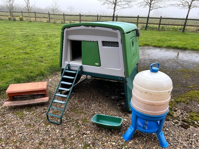 Omlet Eglu Cube Chicken House with Auto Door & Accessories 
