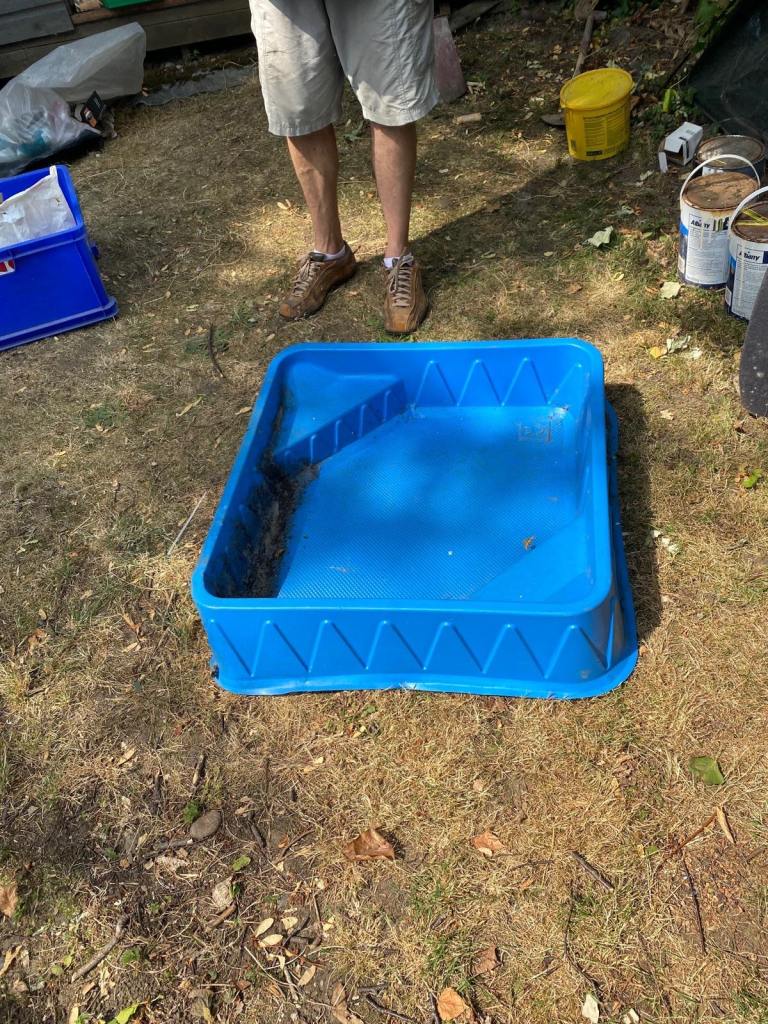 Blue Plastic Sandpit - plus lid 