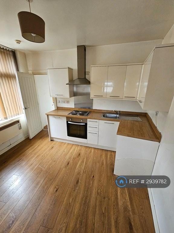 1 bedroom flat in Bradford Road, Keighley, BD21 (1 bed) (#2939782)