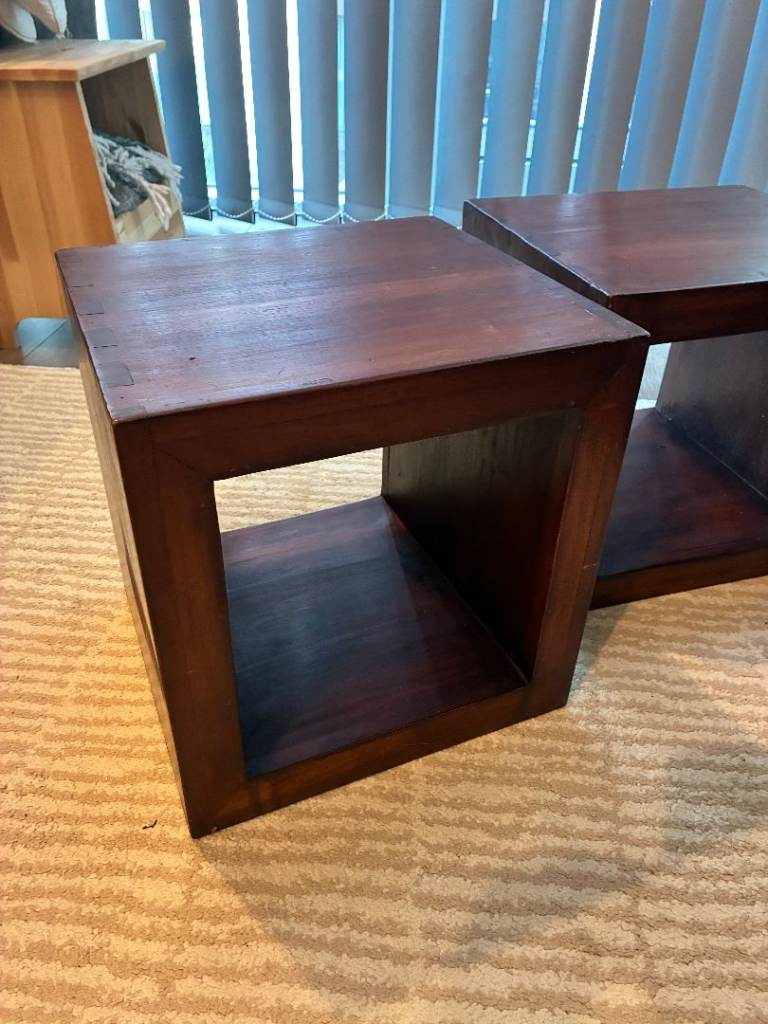 Mango wood cubes in perfect condition
