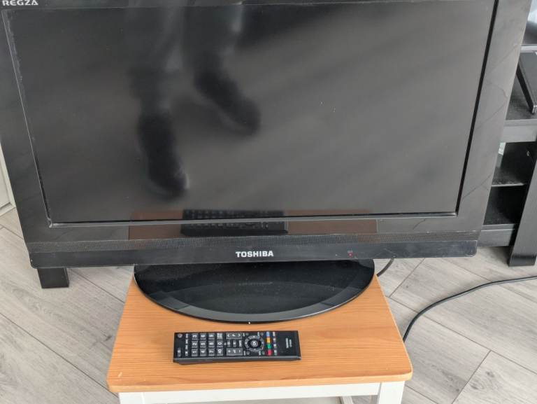 Toshiba Regza TV with Remote – Good Condition