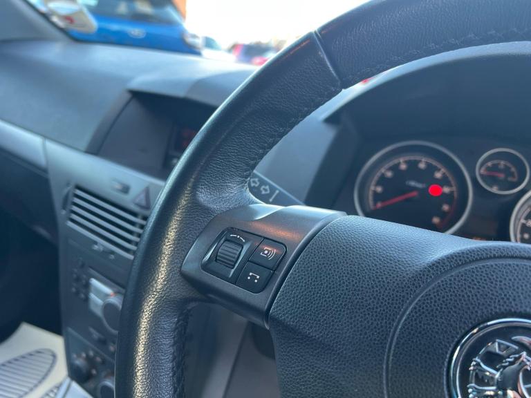 2006 Vauxhall Astra 1.8i 16V Design 5dr Auto HATCHBACK PETROL Automatic
