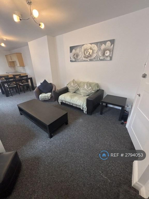 2 bedroom flat in Crwys Road, Cardiff, CF24 (2 bed) (#2794053)