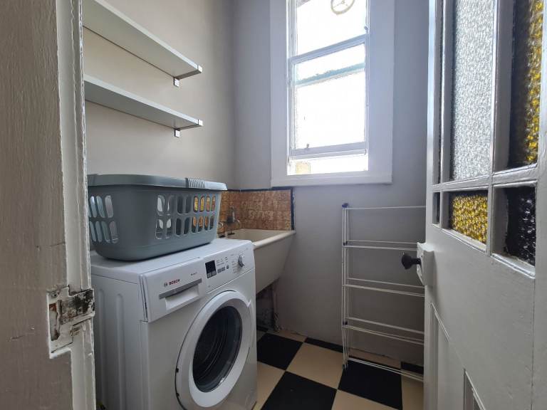 1 bedroom unfurnished flat, Hawthornvale, Trinity 
