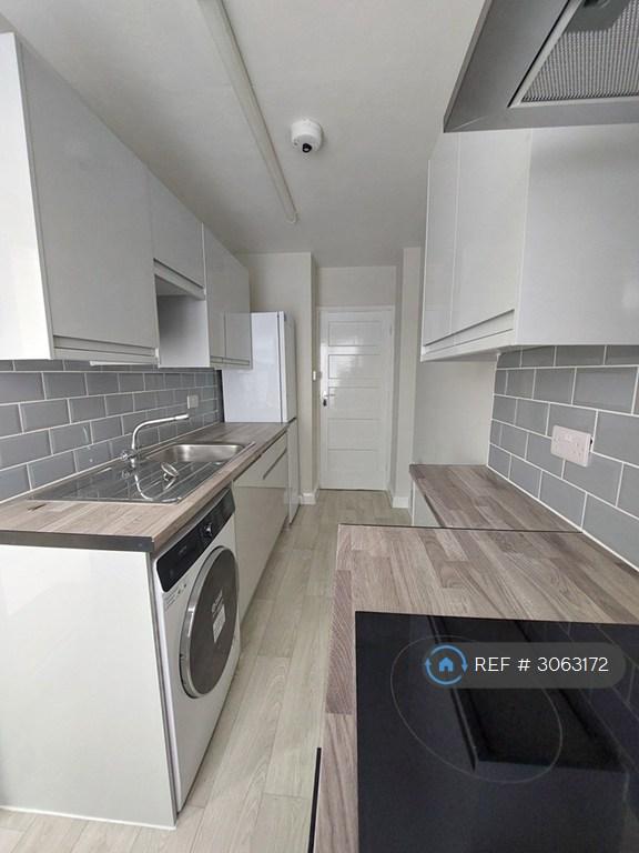 2 bedroom flat in Crendon St, High Wycombe, HP13 (2 bed) (#3063172)