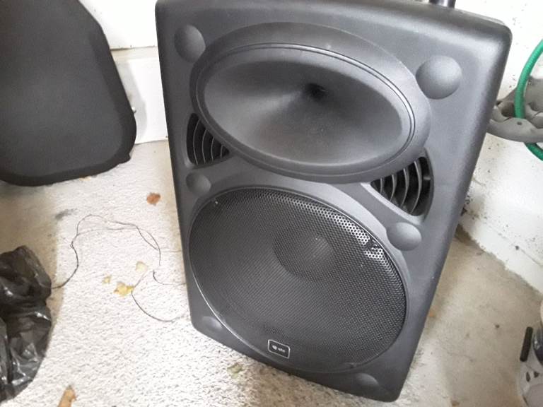 Portable PA. QTX QR 15PA