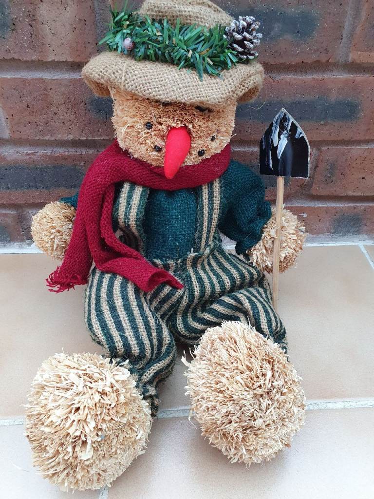 Festive scarecrow ornament 