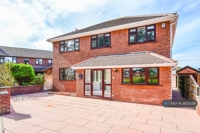 4 bedroom house in Lynton Road, Southport, PR8 (4 bed) (#2833529)