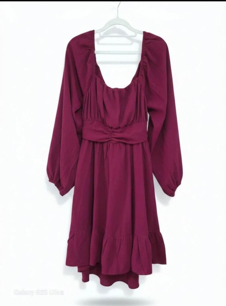 Beautiful dress never worn but no tags 