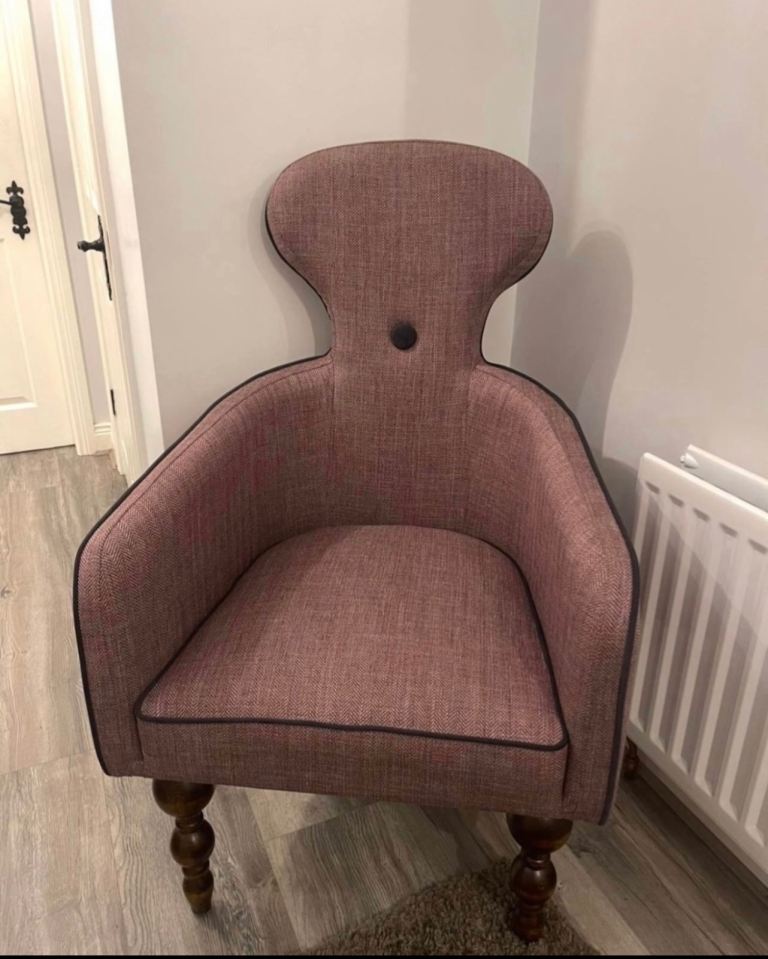 Large statement chair high back mahogany legs new £90