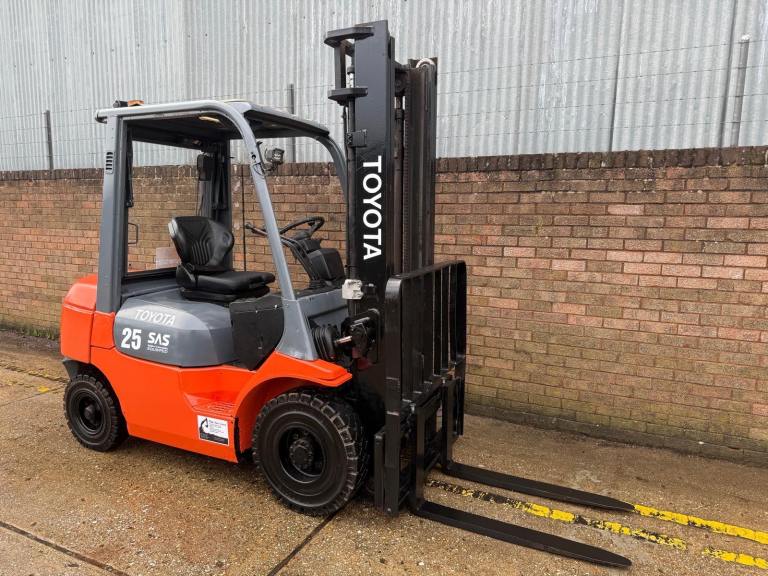 2007 Toyota 2.5t diesel forklift, sideshift, new tyres 