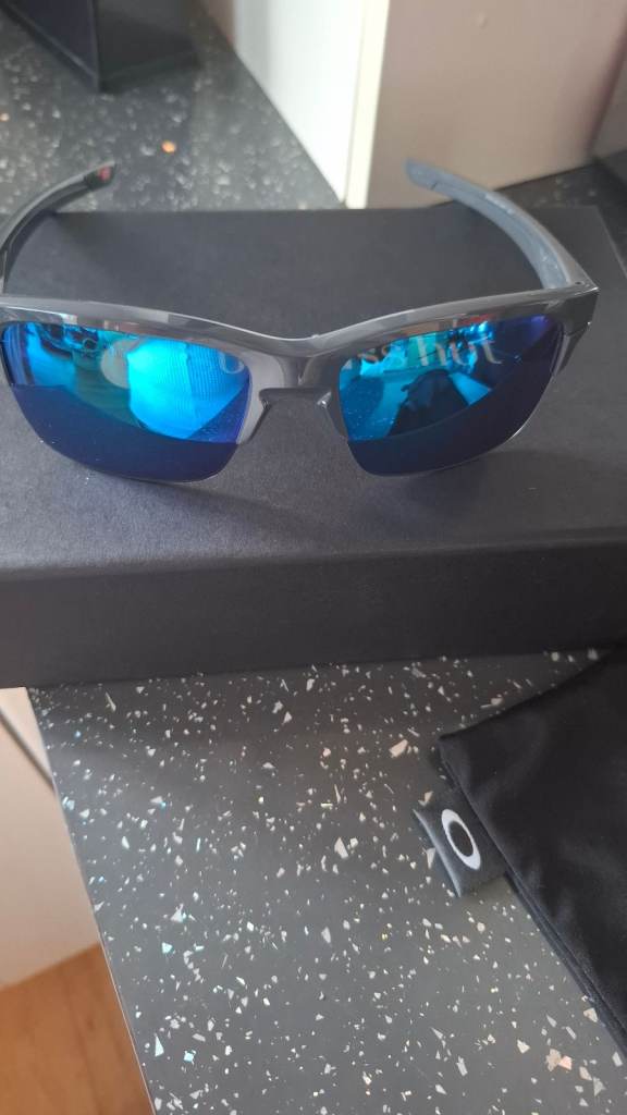 BN Mens Oakley sunglass  dark grey sapphire Idridium blue