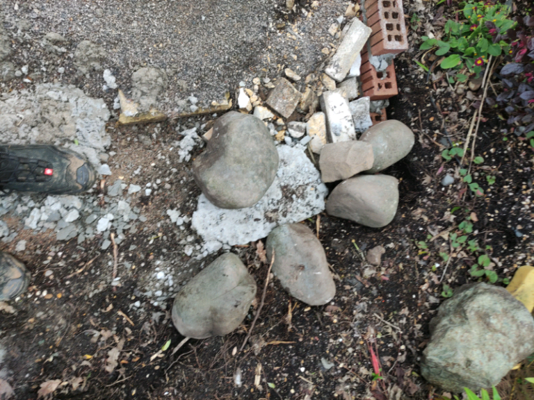 Large landscaping river pebbles 