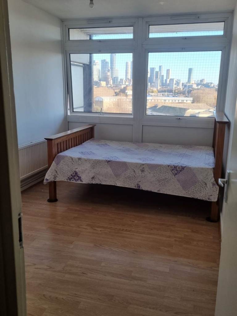 LARGE DOUBLE ROOM To LET