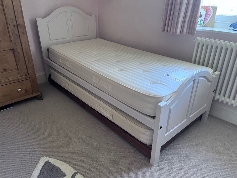 Single painted wooden bed with trundle bed