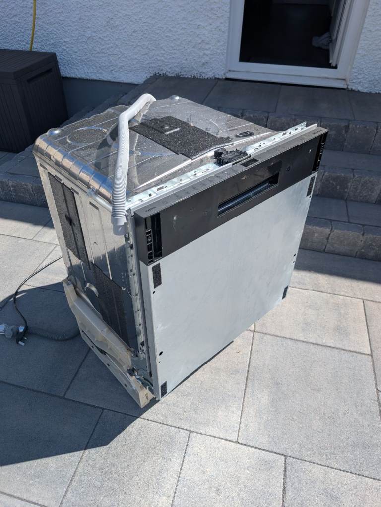 Hisense integrated dishwasher - spares or repairs 