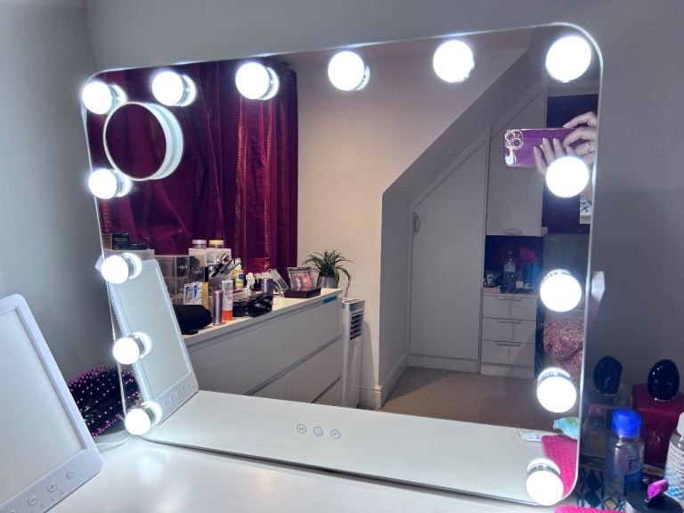 Hollywood makeup vanity mirror with LED lights