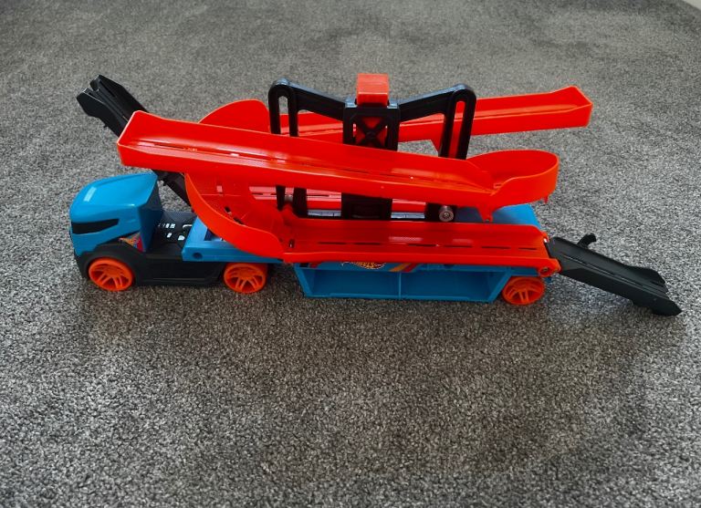 Hot Wheels Car Transporter with Ramps