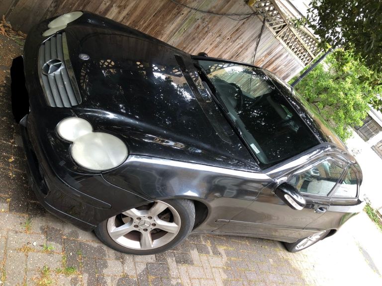 Black Mercedes-Benz C CLASS