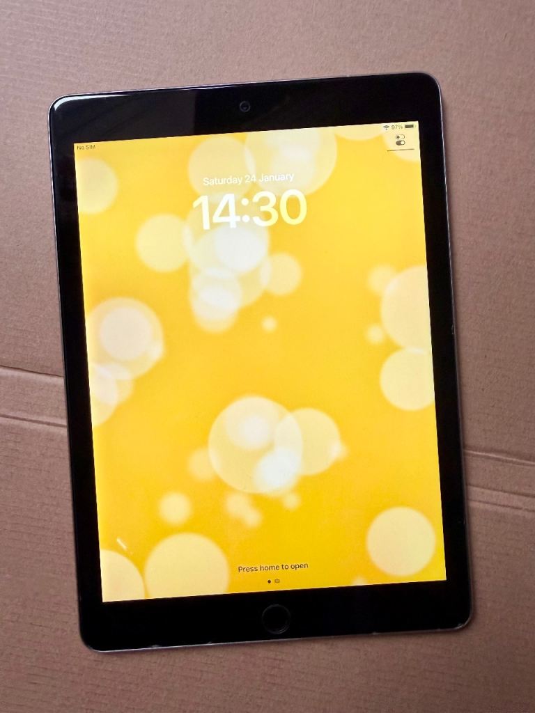 Apple iPad Pro 1st Gen 128GB WiFi + Celluar 9.7” A1674