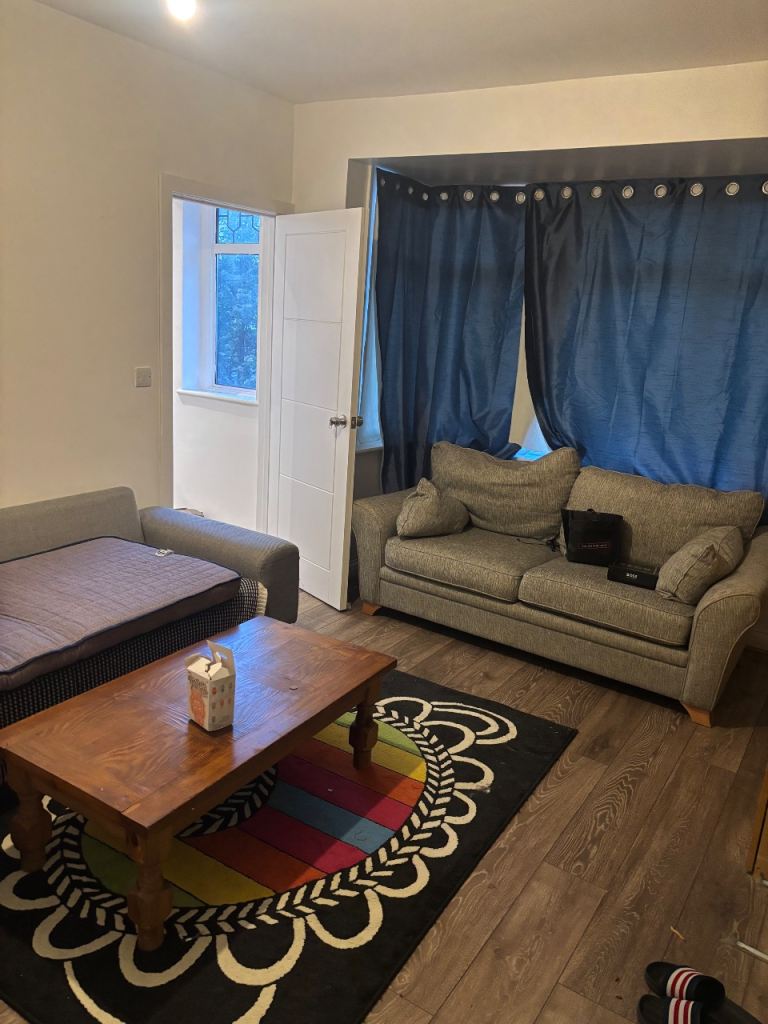 5 bedroom flat for sale