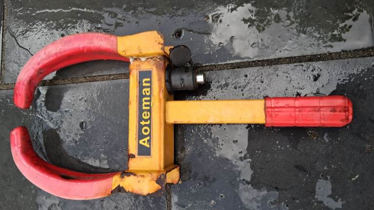 Car/caravan wheel lock.