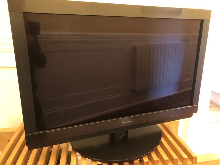 Pioneer model: KRL-32V Television 