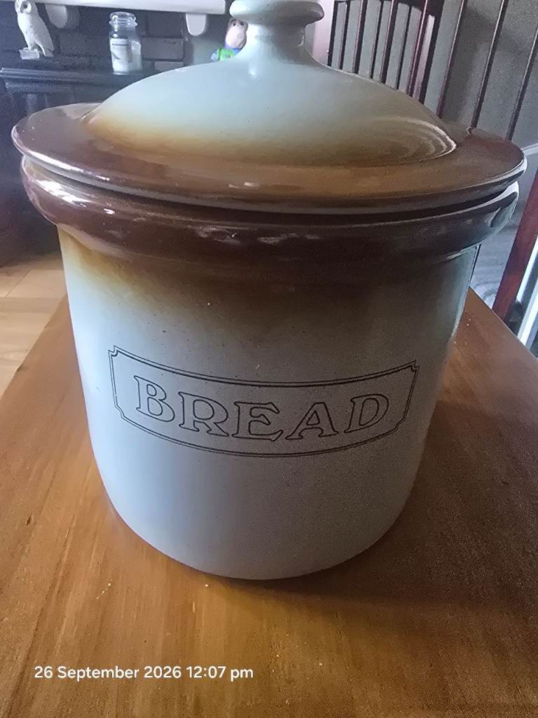 Ceramic Bread Bin with Lid – Brown and Cream, Good Condition