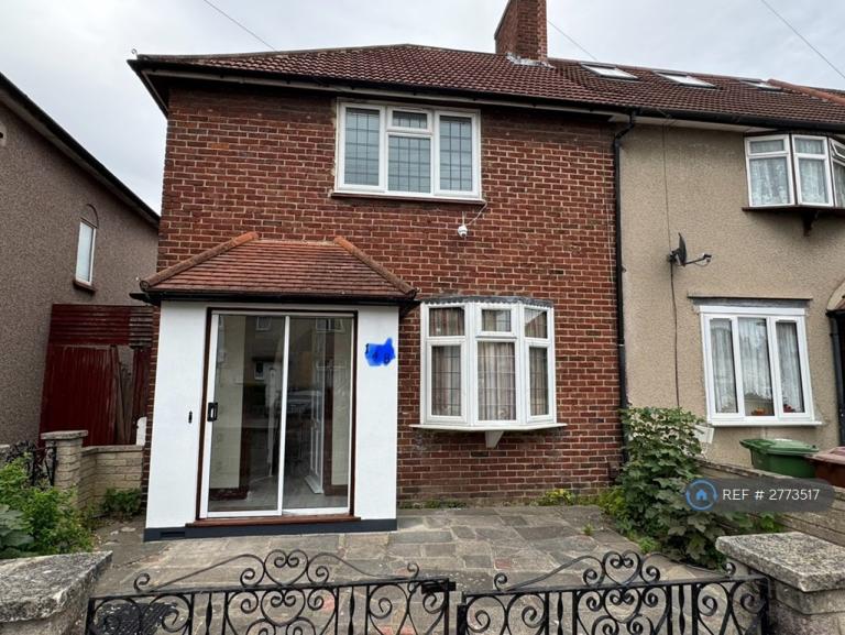 3 bedroom house in Stevens Road, Dagenham, RM8 (3 bed) (#2773517)