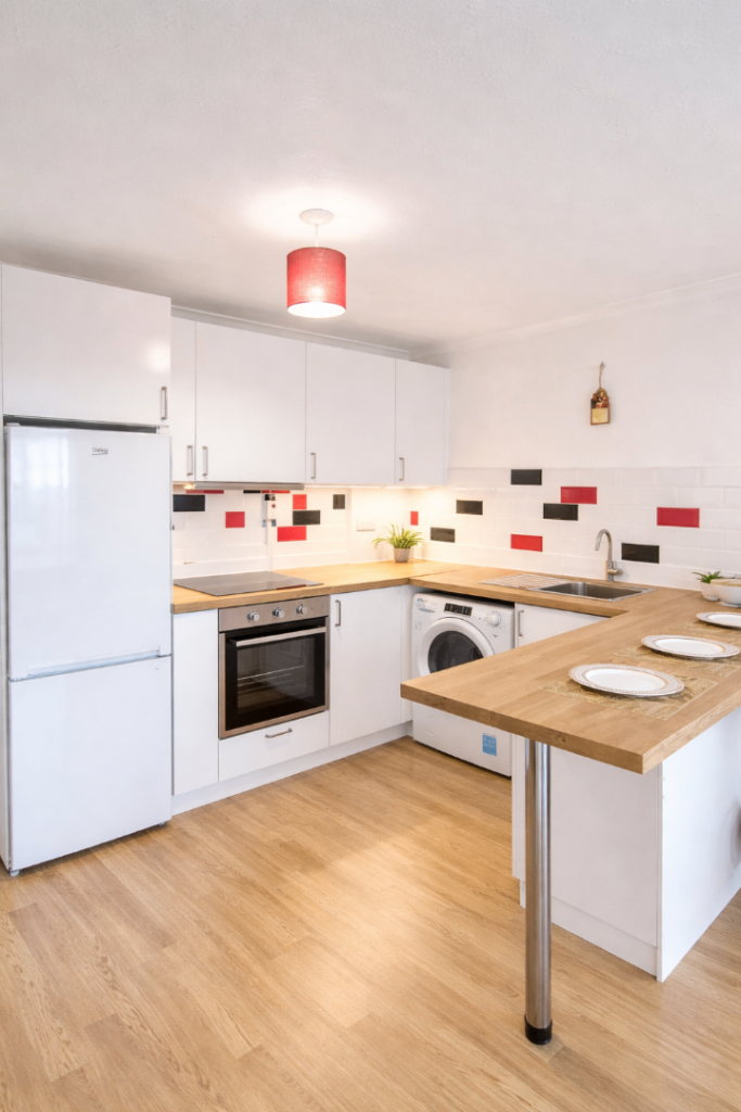 Two bedroom flat next to the Kilburn station available now call now 