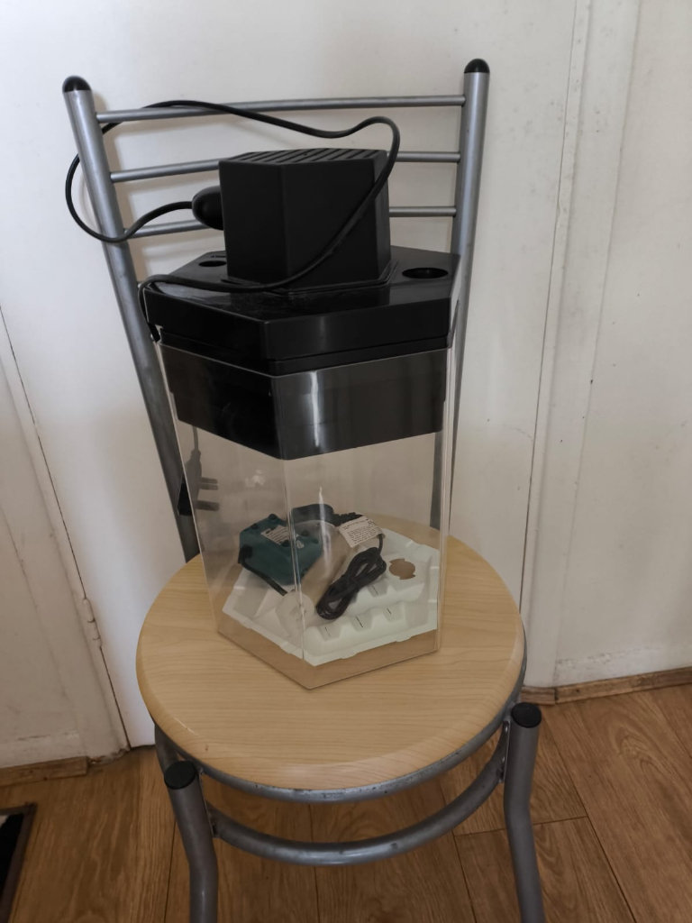Hexagonal aquarium with accessories and light
