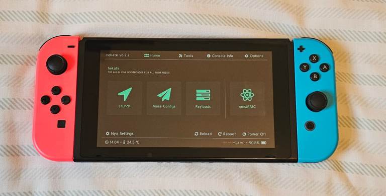 Nintendo Switch MOD H.a.c.k.e.d with incredible games and accessories