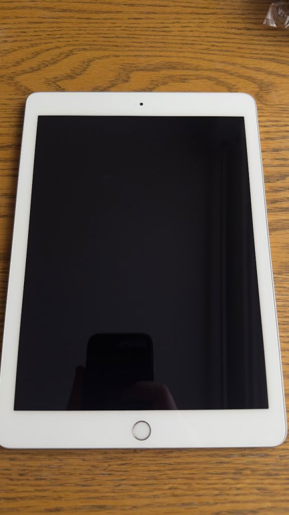 Apple IPad (A1822) 5th Gen 128gb- Silver