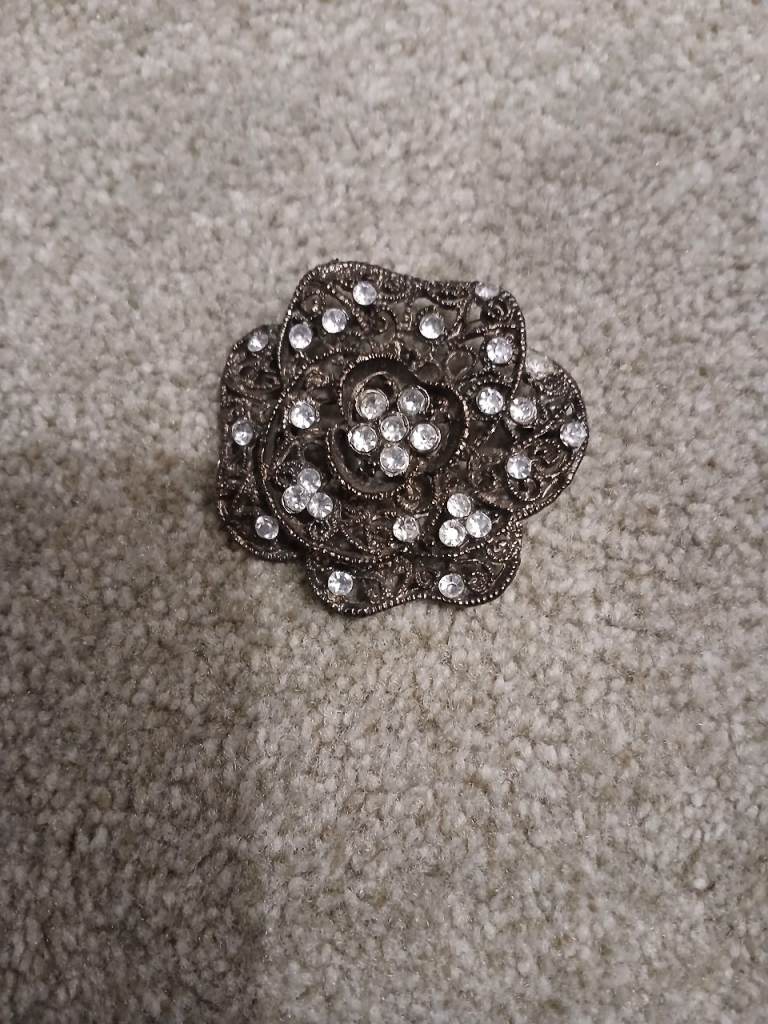 Lovely Silver Flower Brooch with Diamanté Detail
