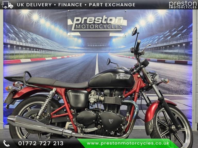 TRIUMPH BONNEVILLE 865 SE