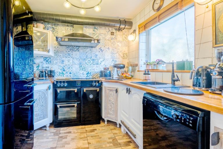 2 bedroom flat 