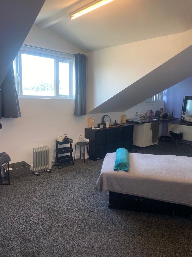 ROOM TO LET - READ DESCRIPTION!!! Perfect for a ladies salon