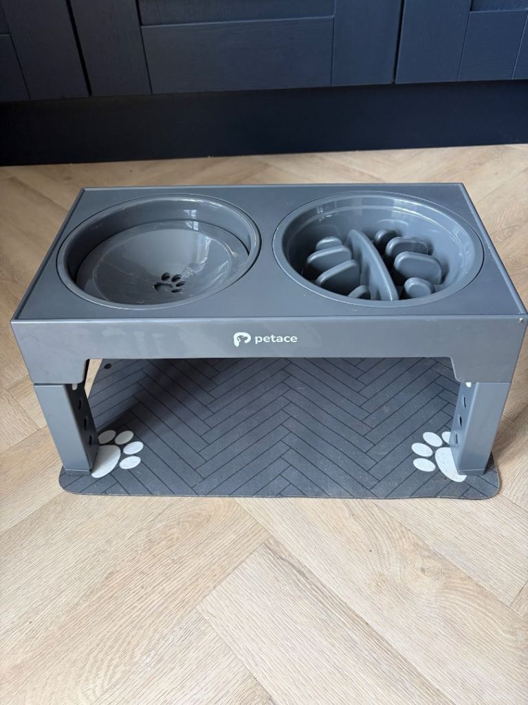Raised pet bowls 
