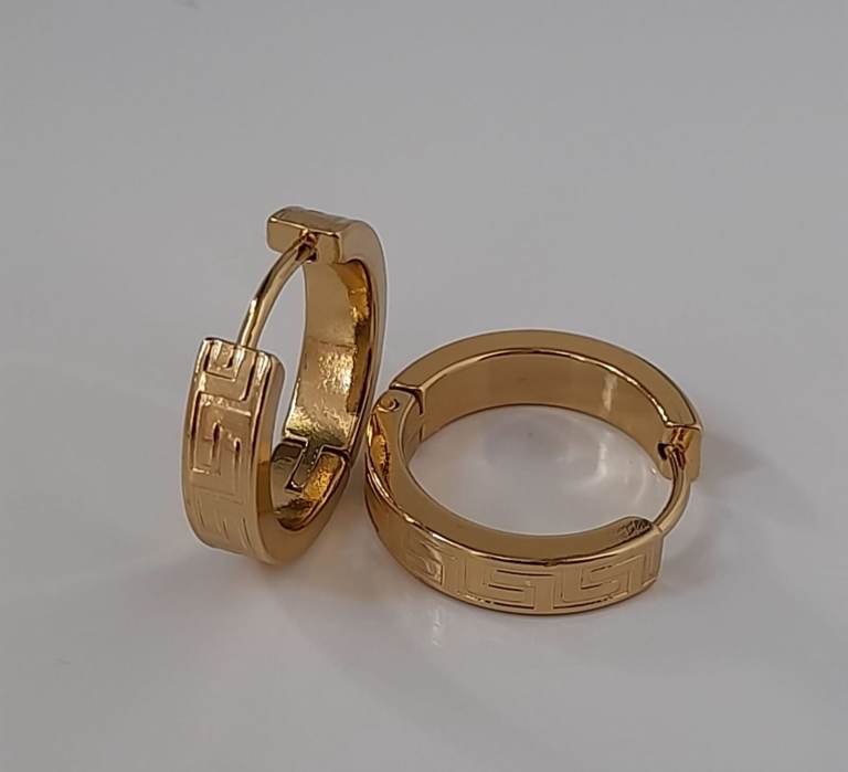 New 18k gold plated hoops earrings size 18mm 