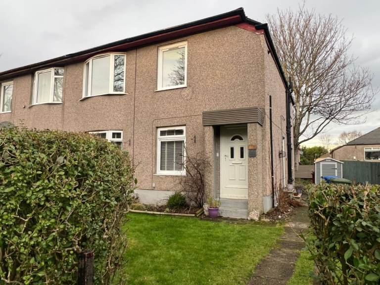 Three Bedroom Upper Cottage Flat located in 177 Kingsheath Ave G73 2BZ- Available Now