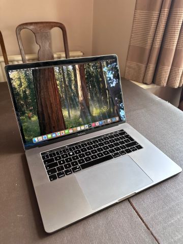Apple MacBook Pro 15” 2019 i9 32GB RAM 2TB SSD - Cosmetic Key