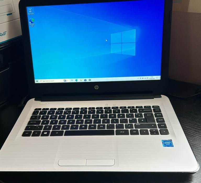hp notebook laptop in white