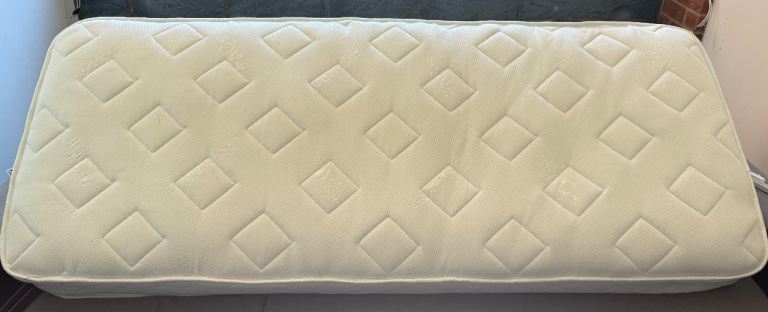 Single mattress approx 80cm x 190cm