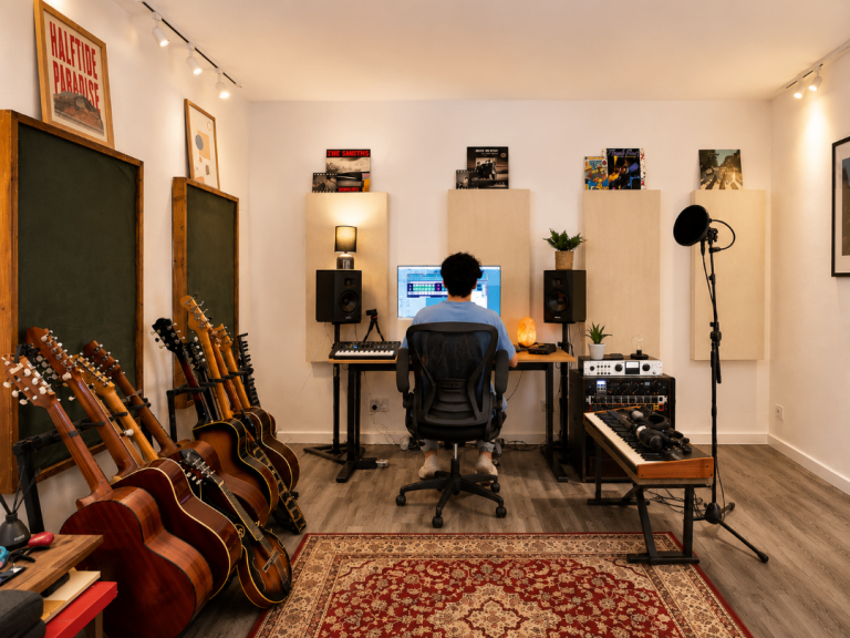 Music Studio | SoundProofed Room | Podcast to Rent In Hackney East London E9