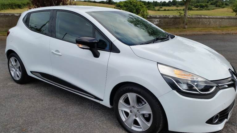 *!*BEAUTIFUL*!* 2015 Renault Clio 1.2 MEDIA NAV **MOT 31 MAY 27** TIMING BELT CHANGED @92649 MILES