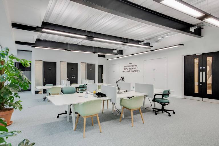 Slough - SL1 1FQ \ Coworking Space with Flexible Desk Options